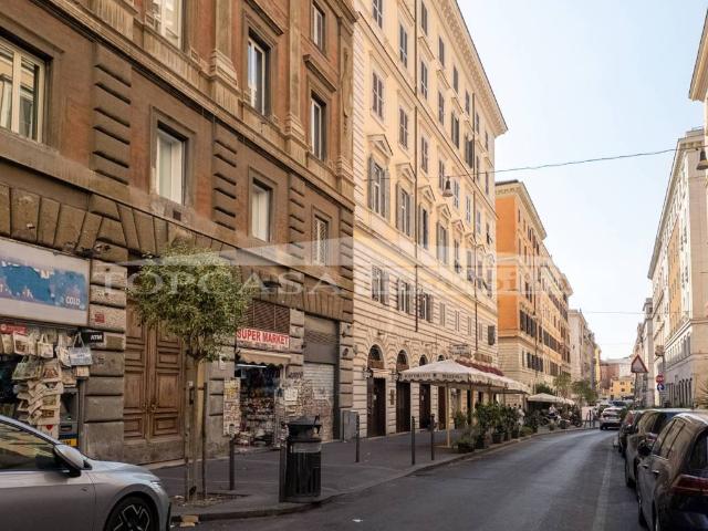 Appartamento in vendita a Roma RM