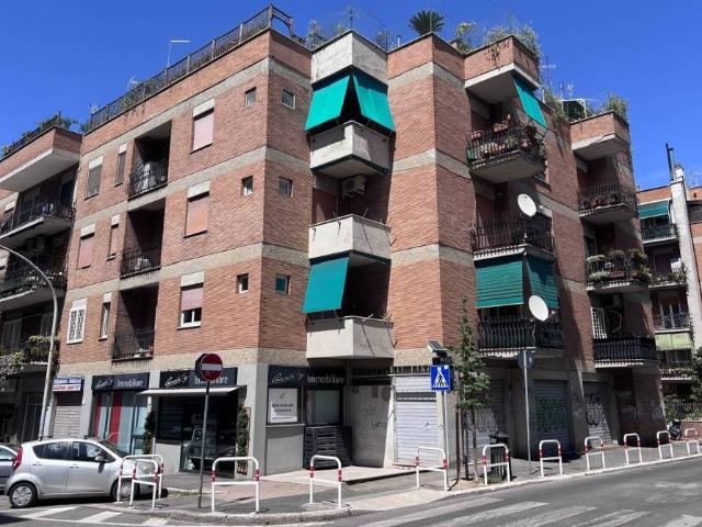 Appartamento in vendita a Roma RM