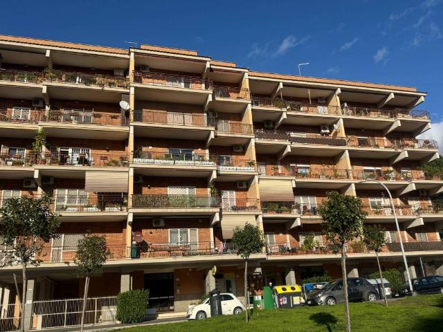 Appartamento in vendita a Roma RM