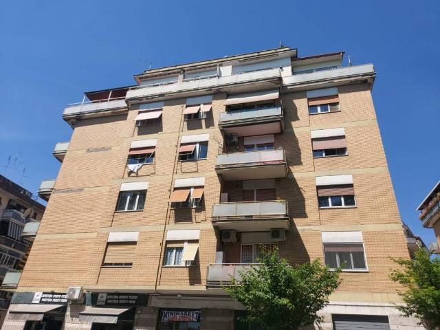 Appartamento in vendita a Roma RM