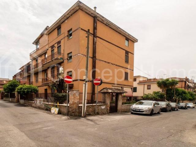 Appartamento in vendita a Roma RM