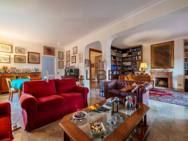 Appartamento in vendita a Roma RM