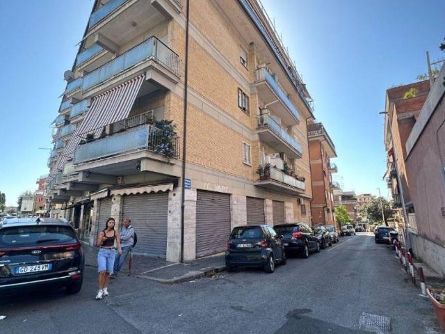 Appartamento in vendita a Roma RM