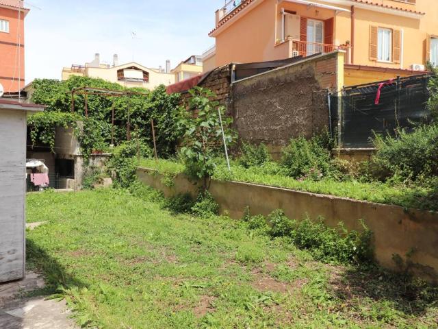 Appartamento in vendita a Roma RM