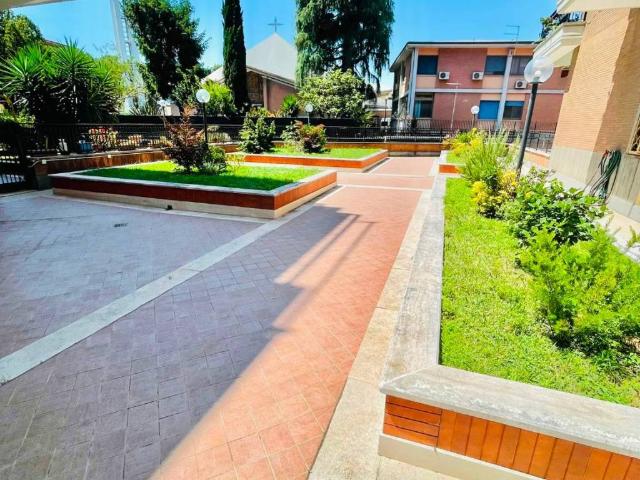 Appartamento in vendita a Roma RM