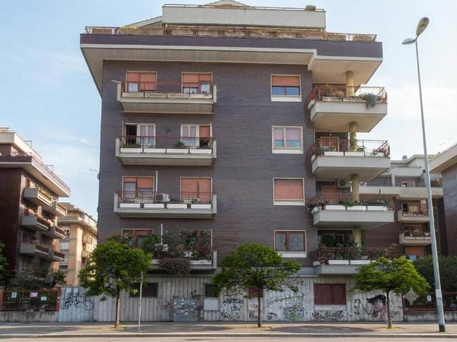Appartamento in vendita a Roma RM