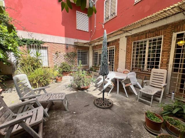 Appartamento in vendita a Roma RM