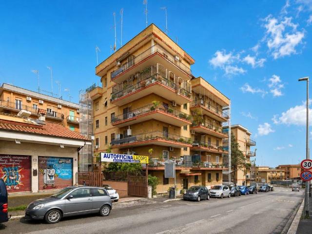 Appartamento in vendita a Roma RM