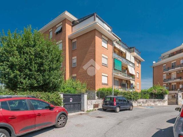 Appartamento in vendita a Roma RM