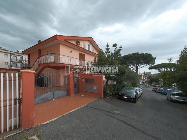 Appartamento in vendita a Roma RM