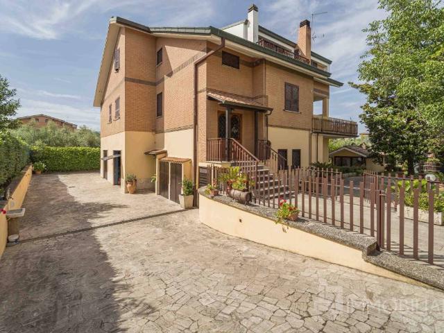 Appartamento in vendita a Roma RM
