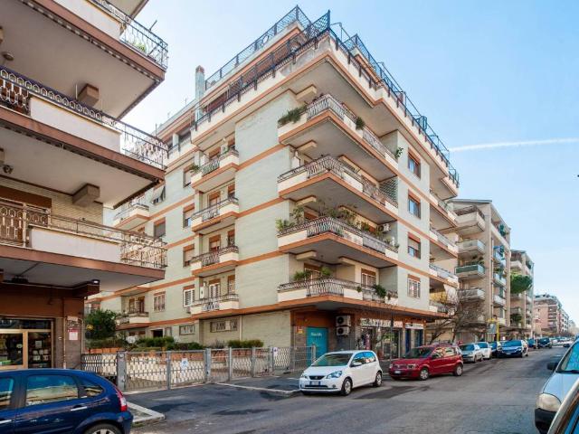 Appartamento in vendita a Roma RM