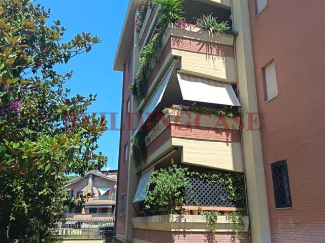Appartamento in vendita a Roma RM