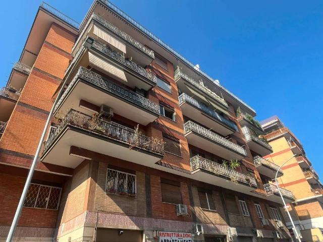 Appartamento in vendita a Roma RM