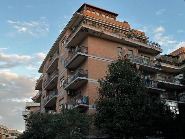Appartamento in vendita a Roma RM