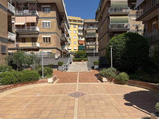 Appartamento in vendita a Roma RM