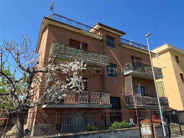 Appartamento in vendita a Roma RM
