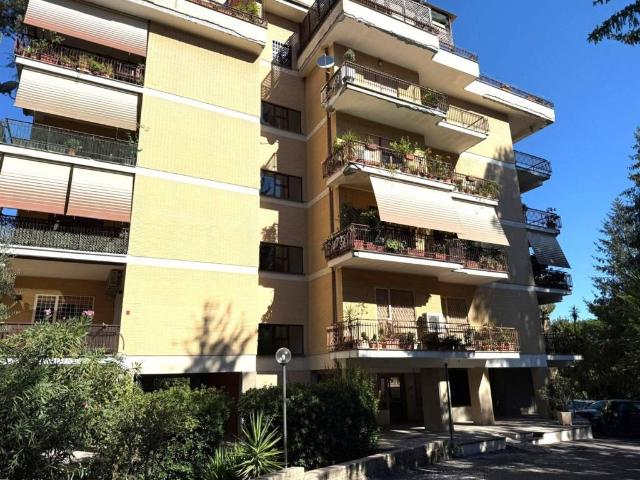 Appartamento in vendita a Roma RM