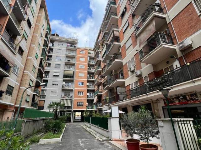 Appartamento in vendita a Roma RM