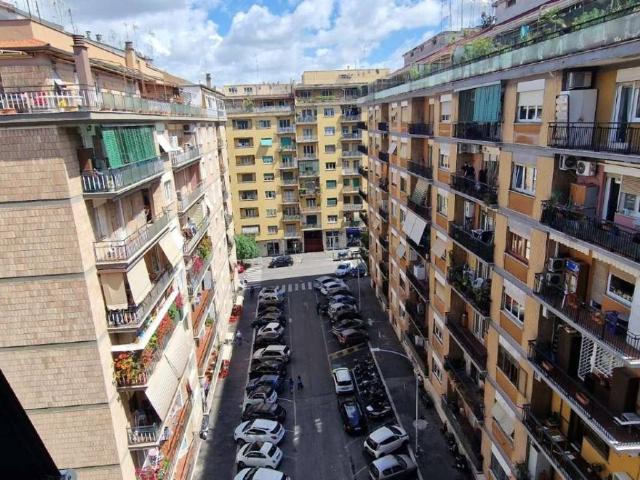 Appartamento in vendita a Roma RM