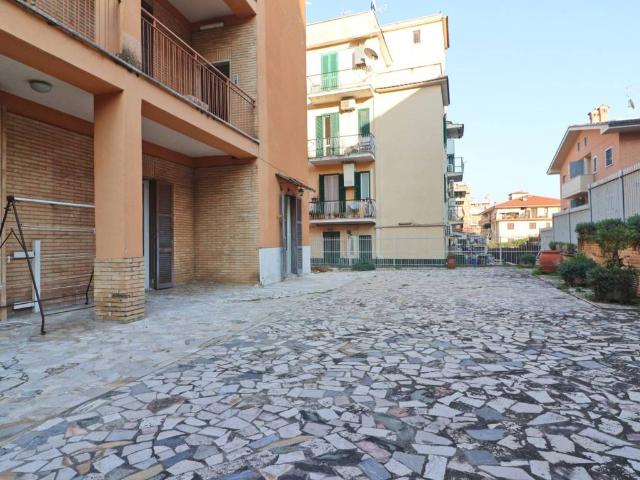 Appartamento in vendita a Roma RM