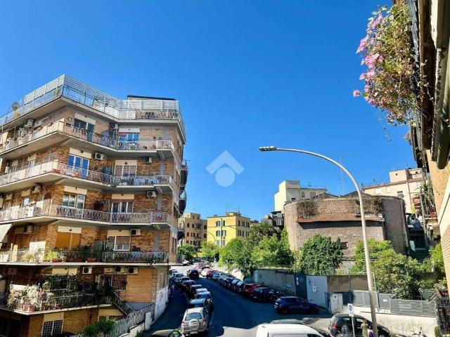 Appartamento in vendita a Roma RM