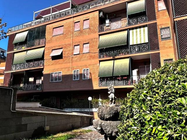 Appartamento in vendita a Roma RM