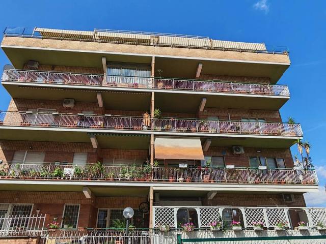 Appartamento in vendita a Roma RM