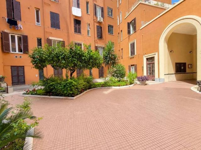 Appartamento in vendita a Roma RM