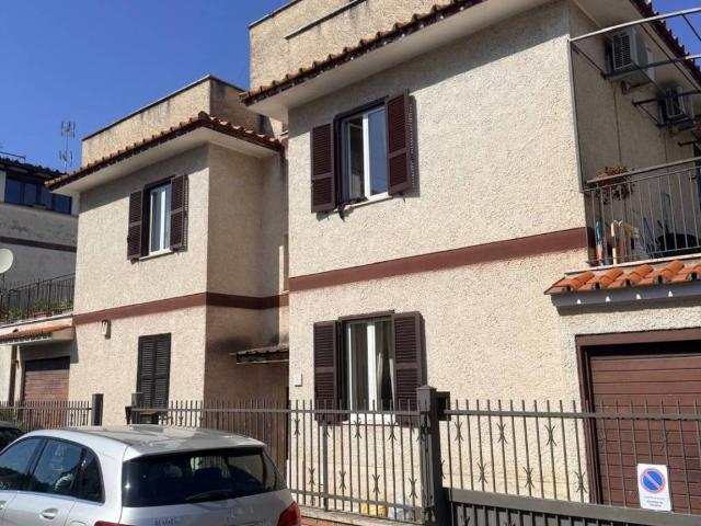 Appartamento in vendita a Roma RM