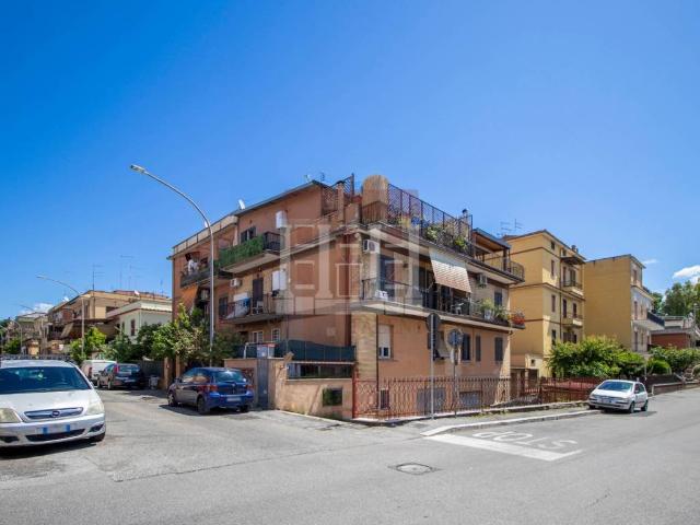 Appartamento in vendita a Roma RM