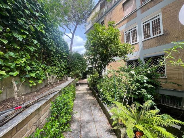 Appartamento in vendita a Roma RM