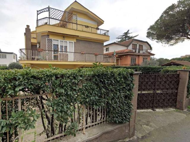 Appartamento in vendita a Roma RM