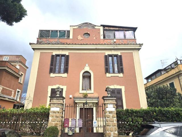 Appartamento in vendita a Roma RM