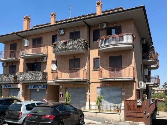 Appartamento in vendita a Roma RM