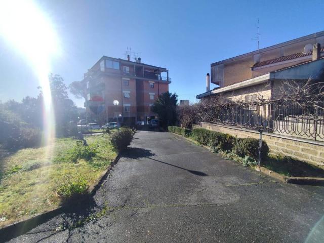 Appartamento in vendita a Roma RM