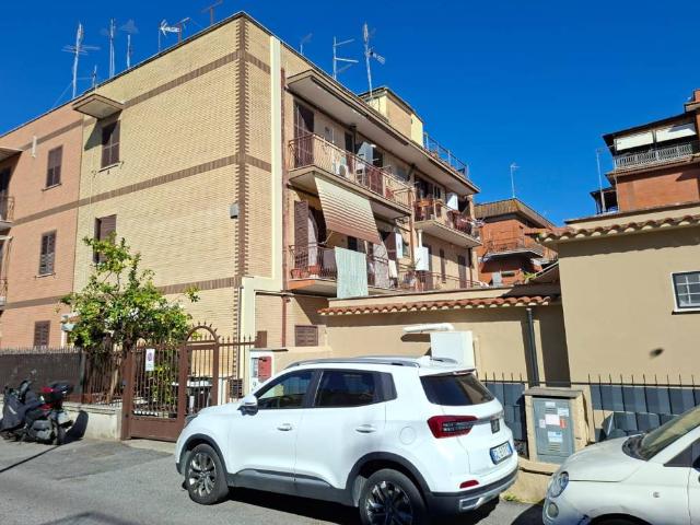 Appartamento in vendita a Roma RM