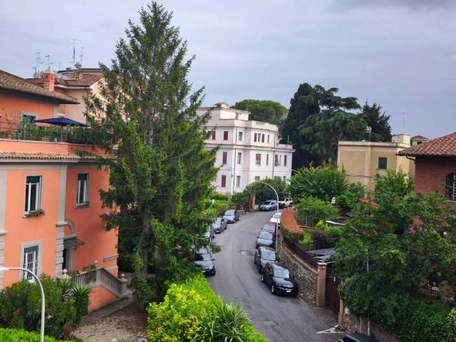 Appartamento in vendita a Roma RM