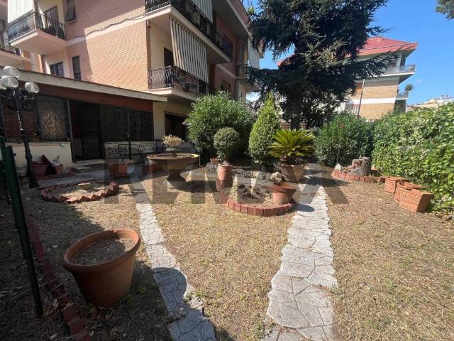 Appartamento in vendita a Roma RM