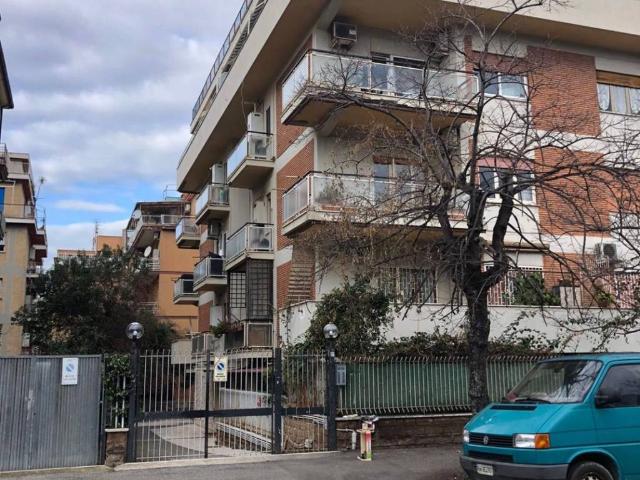 Appartamento in vendita a Roma RM