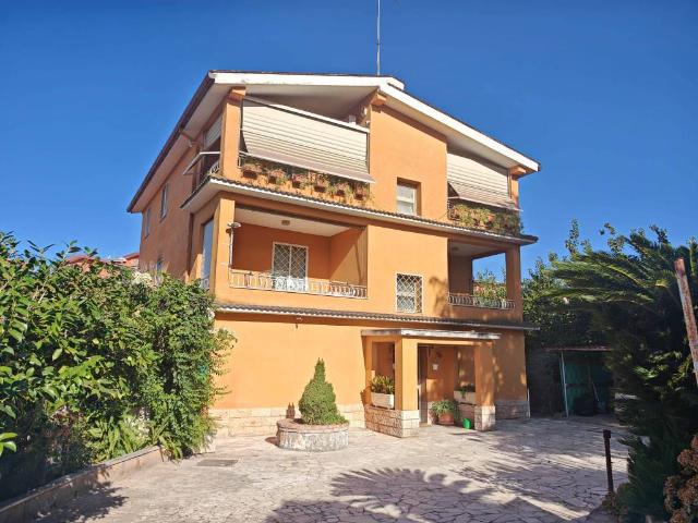 Appartamento in vendita a Roma RM