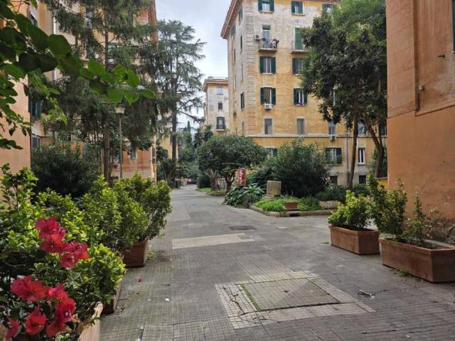Appartamento in vendita a Roma RM