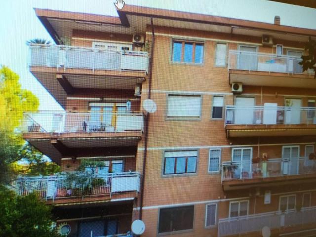 Appartamento in vendita a Roma RM