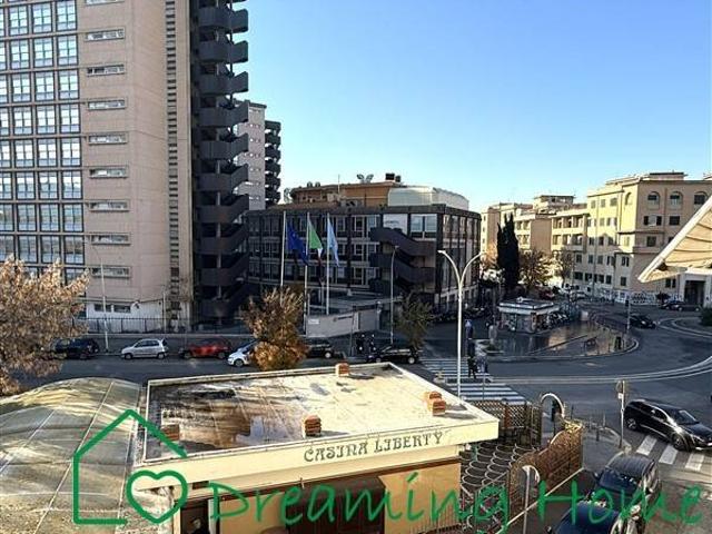 Appartamento in vendita a Roma RM