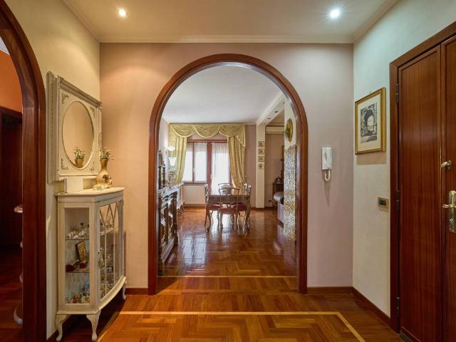 Appartamento in vendita a Roma RM
