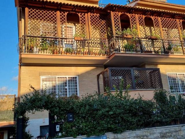Appartamento in vendita a Roma RM