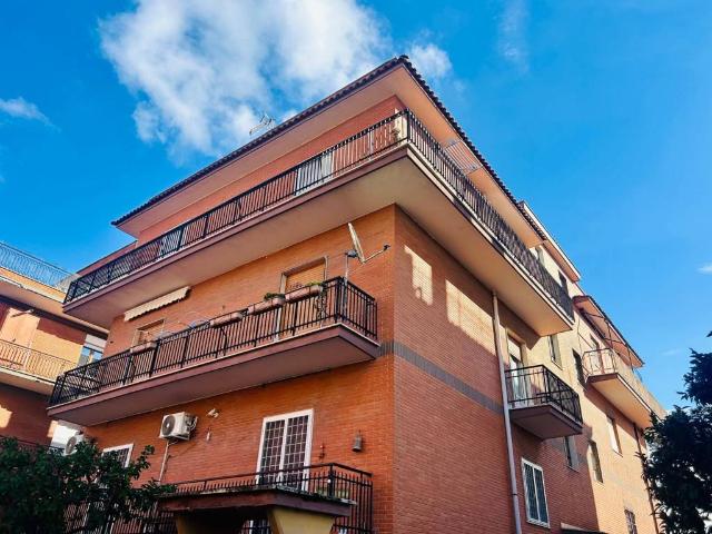 Appartamento in vendita a Roma RM