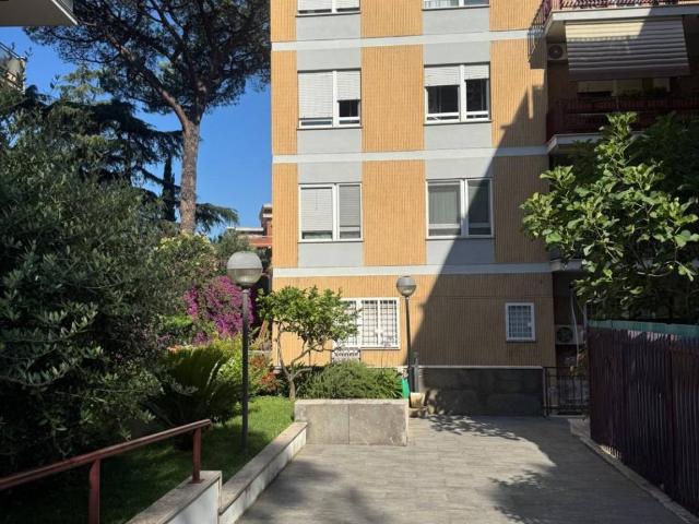 Appartamento in vendita a Roma RM