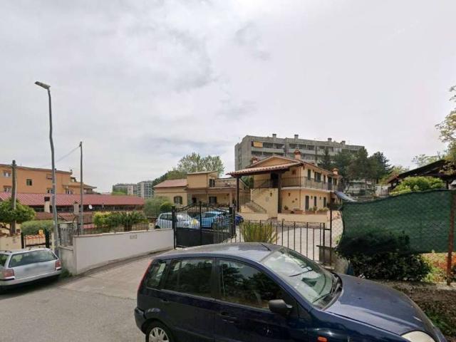 Appartamento in vendita a Roma RM
