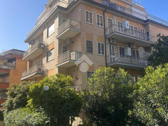 Appartamento in vendita a Roma RM